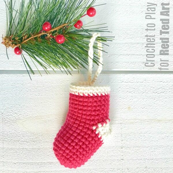 amigurumi-the-christmas-mini-stocking-free-pattern-amigurumi